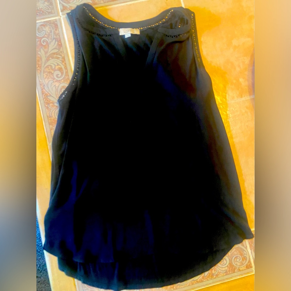 LOFT TANK SPLIT NECK SIZE MEDIUM, TRIM AT NECKLINE AND ARMHOLES